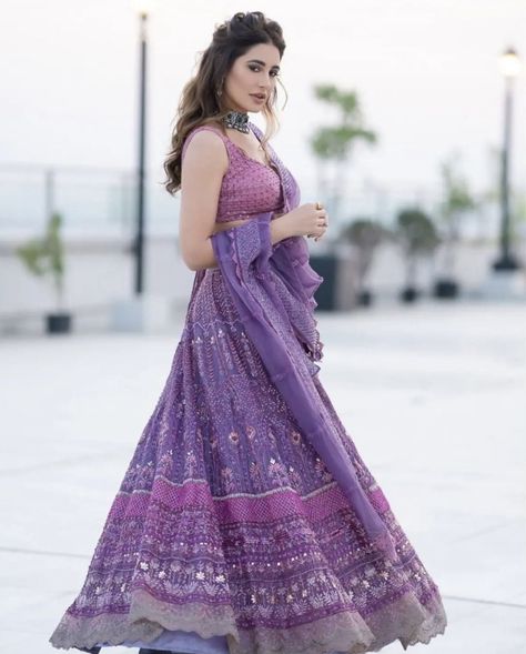 Choli Hairstyle, Purple Lehenga Bridal, Purple Choli, Pink Indian Outfit, Female Clothes Outfits, Colour Combinations Fashion, Lehenga Designs Simple, Lehnga Dress, Traditional Indian Dress