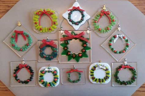 Glass Wreath, Wreath Ornaments, Stick Christmas Tree, Stained Glass Studio, Glass Fusion Ideas, Glass Christmas Decorations, Fused Glass Artwork, Fused Glass Ornaments, Glass Fusing Projects