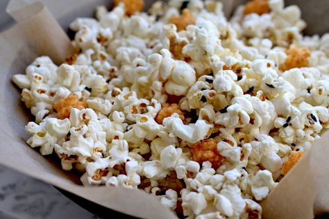 Hawaiian Hurricane is homemade popcorn infused with Japanese ingredients, and it's highly addictive. Homemade Furikake, Popcorn Homemade, Homemade Popcorn Recipes, Japanese Seasoning, Bonito Flakes, Homemade Popcorn, Moms Cooking, Popcorn Recipe, Asian Grocery