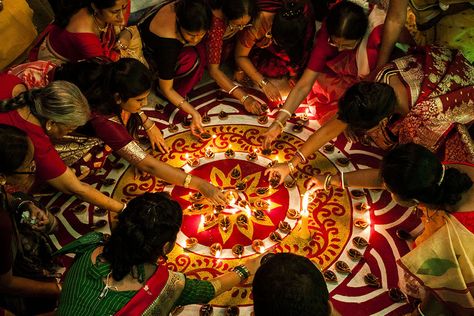 Some of the best Diwali gifts you must consider sending this Diwali Hindu Festival Of Lights, Festival Of Light, Diwali Photos, Diwali Festival Of Lights, Festivals Of India, Visit India, Hindu Festivals, Diwali Festival, Festival Of Lights