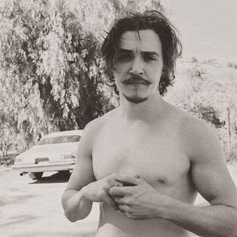 We're switching it up from Shadowhunters to Outsiders and this week's Hottie of the week (linknin bio) is @kylegface #hottieoftheweek #outsiders #kylegallner #HasilFarrell #FANdemaniacs Kyle Gallner, Celebrity Culture, Matthew Gray Gubler, Shadowhunters, Pretty Men, Celebrity Crush, I Love Him, Love Him, Highlights