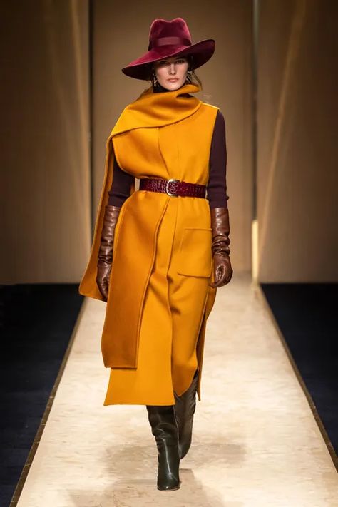 Luisa Spagnoli Fall 2020 Ready-to-Wear Collection | Vogue Winter Mode, Winter Trends, Street Style Chic, Outfits Winter, Fashion 2020, Mode Vintage, Vogue Paris, Mode Inspiration, Winter Fashion Outfits