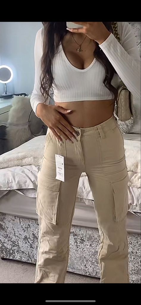 Cargo Bershka, Bershka Cargo Pants, Bershka Outfit, Trendy Cargo Pants, Hygge Fashion, Cargo Pants Outfit, Swag Outfits For Girls, Cargo Trousers, Swag Outfits