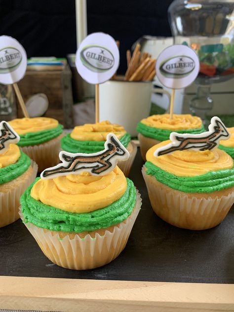 Green and gold, rugby themed party for a 10 year old boy Springbok Party Decor, Springbok Rugby Theme Party Ideas, Rugby Theme Party Ideas, Springbok Rugby Party, Pep Home, Rugby Cupcakes, World Cup Party Ideas, South Africa Party, Cup Party Ideas