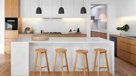 The best colours for a kitchen, according to Feng Shui Rustic Island, Farmhouse Island, Kitchen Island Lighting Modern, Farmhouse Light, Cage Pendant Light, Modern Kitchen Island, Verre Design, Island Pendant Lights, Kitchen Island Lighting Pendant