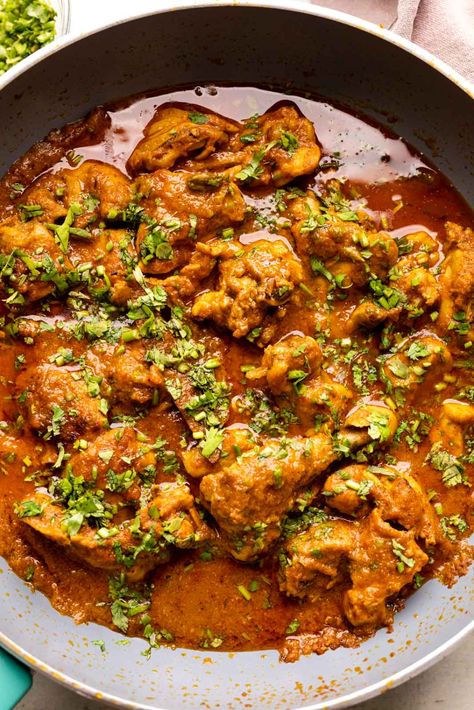 Easy Chicken Curry for Beginners - My Food Story Easy Curry Recipes, South Indian Chicken Curry, Chicken Curry Recipe Easy, Curry Recipes Easy, Indian Chicken Recipes, Food Story, Easy Curry, Curry Recipes Indian, Indian Chicken