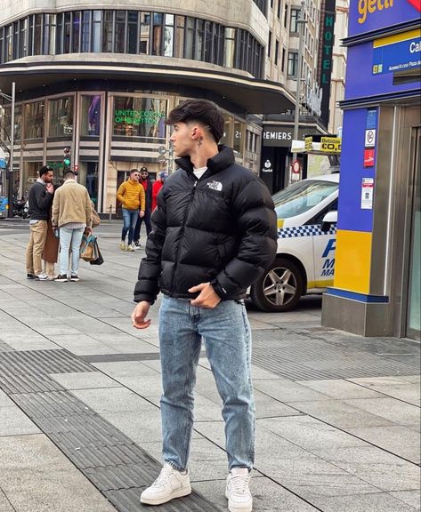 Man Outfit Winter 2023, Mens Outfits 2023 Winter, Men’s Streetwear Winter, The North Face Mens Outfit, Men Style 2023 Winter, Men’s Puffer Jacket Outfit, Casual Winter Outfits Men Street Style, Men’s Clothing Styles 2023, Jackets Men Aesthetic