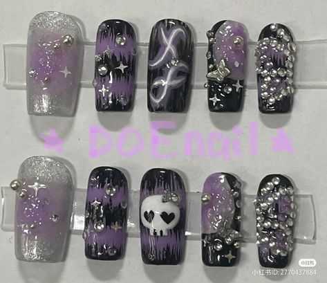 Black Fake Nails Designs, Short Scene Nails, Scene Emo Nails, Alternative Short Nails, Short Alternative Nails, Emo Gel Nails, Scene Nails Short, Emo Nails Short, Emo Nails Ideas