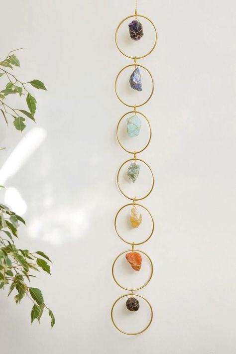 Check more at https://creativedecordesign.com/home-decor/31483/ Chakra Home Decor, Reiki Room Ideas, Chakra Wall Hanging, Hanging Suncatchers, Chakra Decor, Crystal Room Decor, Reiki Room, The 7 Chakras, Crystal Room