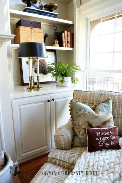 Savvy Southern Style- Home Style Saturday Southern Country Homes, Southern Home Decor, Southern Style Home, Decorating Bookshelves, Savvy Southern Style, French Country Design, Estilo Country, Southern Homes, Southern Home