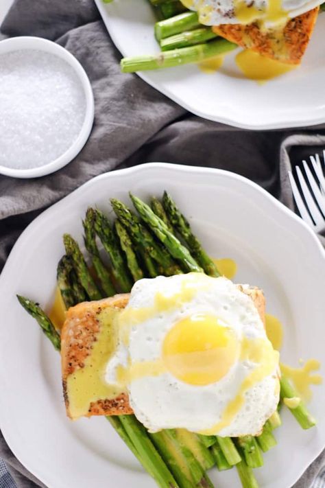 Roasted Salmon and Asparagus with Hollandaise Sauce (Paleo, Whole30 + Keto) - Real Simple Good Egg Hollandaise Sauce, Asparagus With Hollandaise Sauce, Asparagus With Hollandaise, Honey Ginger Salmon, Veg Breakfast, Salmon Asparagus, Ginger Salmon, Salmon And Sweet Potato, Whole30 Keto