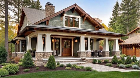 Classic Craftsman Style Homes Arts And Craftsman Homes, Farmhouse Craftsman House Plans, Craftsman Siding Exterior, Craftmans Style House Exterior Paint, Craftsman Style Homes Plans, Craftsmen Exteriors, Craftmans Style House, Foursquare Exterior, Beautiful Farmhouse Exterior