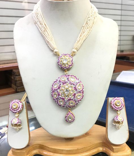 Vilandi Jewellery, Kundan Gold Jewellery, Minakari Jewellery, Painting Jewellery, South Jewellery, Meenakari Jewellery, Mughal Jewelry, Vintage Indian Jewelry, Pearl Neck