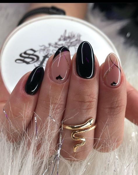 Short Nail Manicure, Nails Oval, Graduation Nails, Festive Nail Art, Fall Nail Trends, Holiday Nail Designs, Nail Remover, Almond Nail, Short Nail