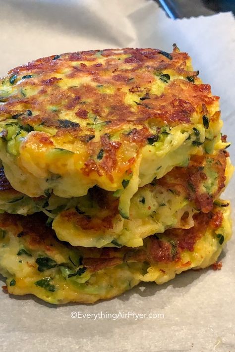 Zucchini Patties Recipes Air Fryer, Zucchini Patties Air Fryer, Zucchini Patties Healthy, Zucchini Fritters Air Fryer, Air Fryer Zucchini Fritters, Airfryer Zucchini Fritters, Zucchini Recipes Air Fryer, Shredded Zucchini Patties, Zucchini Air Fryer Recipes