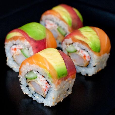 Rainbow Roll Sushi, Rainbow Sushi, Prawn Tempura, Tuna And Avocado, Food Rainbow, California Rolls, Rainbow Roll, Sushi Lunch, Sushi Menu