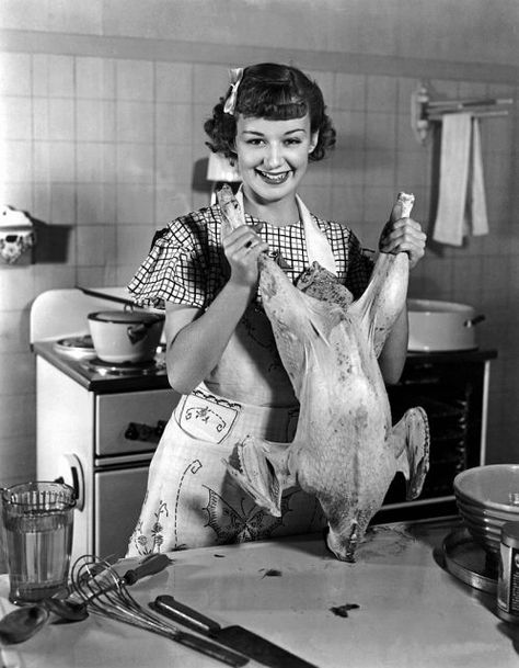 Awkward Vintage Photos of Classic Hollywood Stars Posing With Turkeys Green News, Thanksgiving Photos, Vintage Thanksgiving, Anne Shirley, Images Vintage, Anne Of Green, Anne Of Green Gables, Green Gables, Vintage Hollywood