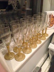 Glitter Champagne Glasses, Divorce Celebration, Glitter Spray Paint, Ball Birthday Parties, Glamour Party, Glitter Champagne, Girls Night Party, Champagne Party, Diy Glitter