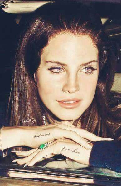 Lana Del Rey Tattoos, Lizzie Grant, Hand Tatto, Queen Lana Del Rey, Trendy Music, Lana Rey, Tattoo Hand, Lizzy Grant, Music Tattoo