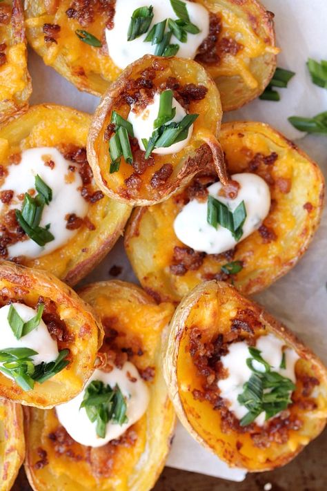 Vegan Potato Skins Vegan Potato Skins, Potatoe Skins Recipe, Baked Potato Skins, Cream Dip, Buffet Ideas, Potato Skin, Vegan Sour Cream, Vegan Potato, Baked Garlic