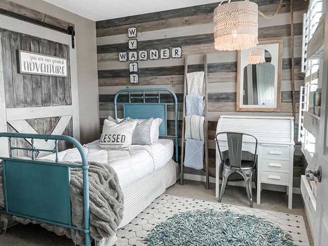 Must-see Farmhouse Style Kids Room Ideas That Will Inspire You - Farmhousehub Farmhouse Kids Bedroom, Rug Boutique, Boutique Rugs, Bedroom Seating Area, Cool Kids Bedrooms, Kids Rooms Diy, Bedroom Seating, Boy Bedroom, Boys Bedrooms