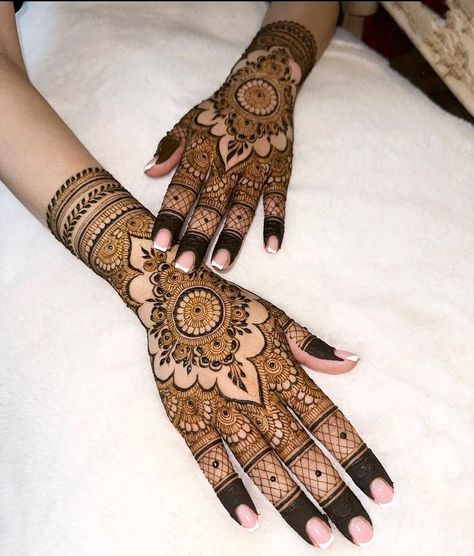 Semi Bridal Henna Designs, Semi Bridal Henna, Square Mehndi Designs, Simple Bridal Mehendi Designs Hands, Half Hand Mehndi Designs, Semi Bridal Mehendi Design, Back Hand Bridal Mehndi Designs, Mehndi Designs Half Hand, Henna Design Back