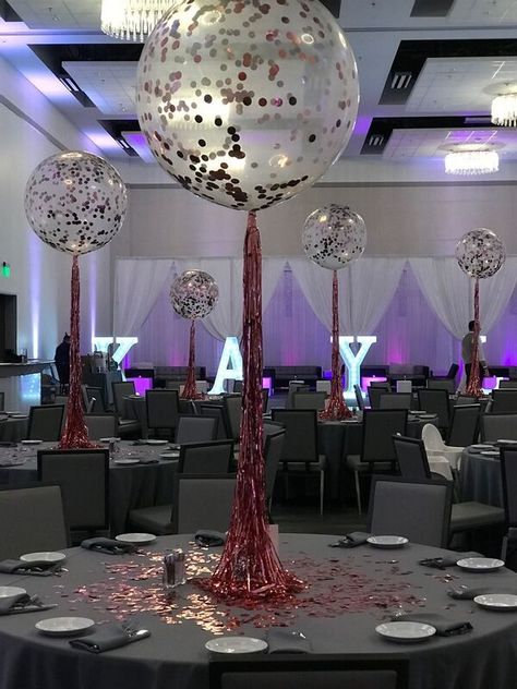 Balloon Decor - BALLOONS WITH A TWIST Fun Centerpiece Ideas, Prom Table Centerpieces, Balloon Hacks, Cheer Banquet, Bat Mitzvah Themes, Decor Balloons, Mitzvah Themes, Bar Mitzvah Party, Company Anniversary