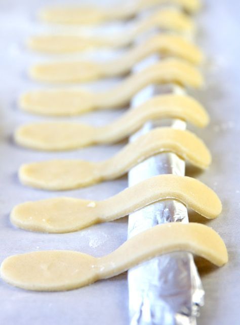 How to make COOKIE spoons!!!!!!!! Peppermint Cookie, Sweet Dip, Sweet Dips, Edible Cookies, Peppermint Cookies, Sweets Treats, Christmas Baking, Finger Food, Cookies Bars