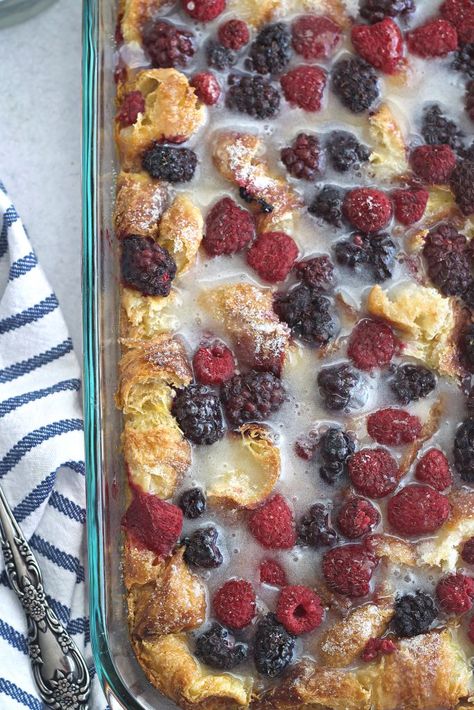 Overnight Berry Breakfast Casserole – 5 Boys Baker Berry Breakfast Casserole, Fruit Breakfast Casserole, Berry Casserole, Croissant Breakfast Casserole, Overnight Casserole, Baked Breakfast Casserole, Overnight Breakfast Recipes, Leftover Casserole, Overnight Breakfast Casserole