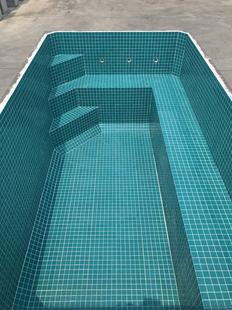 Pool Patio Decor, Pool Patio Designs, Swimming Pool Slides, Pool Deck Decorations, Pool Patio Furniture, Pool Shed, Creative Design Ideas, Plunge Pools, Swimming Pool Landscaping