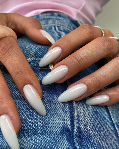 White Press On Nails, White Almond Nails, Press On Nails Almond, Almond Acrylic, Cute Short Nails, Short Almond Nails, Shaped Nails, Ombre Acrylic Nails, Short Almond