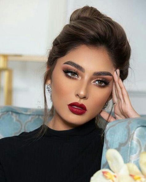 Formal Makeup Looks, Makeup For Black Dress, Machiaj Smokey Eyes, Makeup Bibir, Bridal Makeup Red Lips, Dramatic Wedding Makeup, Red Lips Makeup Look, Wedding Hairstyles And Makeup, Classy Makeup