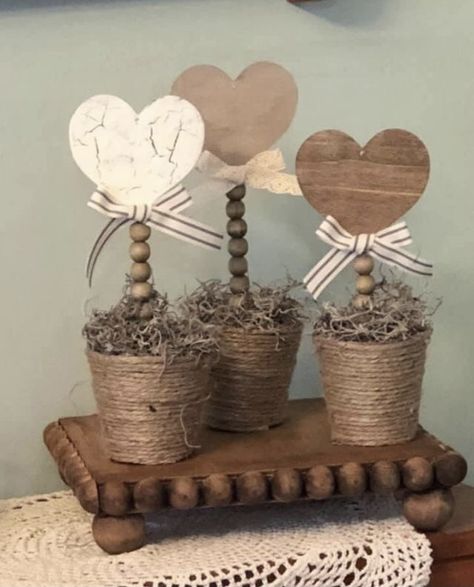 Valentine Decor Ideas, Valentine Wood Crafts, Saint Valentin Diy, Valentines Bricolage, Diy Valentine's Day Decorations, Rustic Valentine, Idee Cricut, Valentine Tree, Diy Valentines Decorations