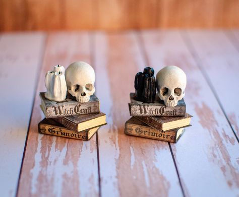 This listing is for this tiny set of three spell craft books, stacked together, with a realistic skull and candles on top. Everything is securely glued together and does not come in separate pieces. The books are Witchcraft, The Art of Necromancy, and Grimoire. The skull and candles are made from resin and hand painted. This miniature decoration would look amazing in any dollhouse, Halloween scene, or haunted miniature. Thank you for stopping by, be sure to check out my shop for other handmade c Polymer Clay Halloween Diorama, Tiny Christmas Crafts, Goth Dollhouse Miniatures, Diy Halloween Clay Crafts, Miniature Crafts Tiny Things, Halloween Miniatures Diy, Clay Miniatures Diy, How To Make Mini Stuff, Haunted Dollhouse Diy Ideas