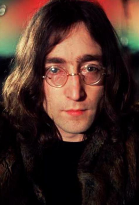 John with REALLY long hair! John Lennon 1969, Jhon Lennon, Love John Lennon, Bug Boy, The White Album, Imagine John Lennon, John Lennon Beatles, Beatles Pictures, Beatles John