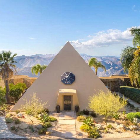 This Malibu Pyramid House Built in The 80’s For Astronomy Photographers is Now Owned by a Warner Bros. Executive Pyramid House, Egyptian Wall Art, Diy Tent, Modular Housing, Tiny House Cabin, House Built, Stone Flooring, Open Concept, Warner Bros