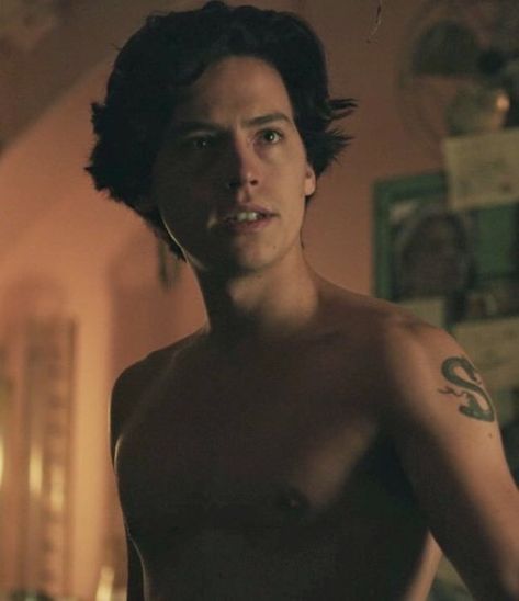 Cole Sprouse Abs, Jug Head, Cole Spouse, Cole Sprouse Jughead, Cole M Sprouse, Riverdale Characters, Riverdale Cole Sprouse, Bughead Riverdale, Dylan And Cole