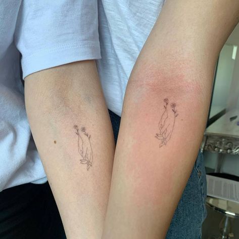 Fineline Tattoo Ideas, New Tattoo Styles, Matching Tattoos For Siblings, Matching Sister Tattoos, Fineline Tattoo, Tattoo Background, Hip Tattoos Women, Omerta Tattoo, Famous Tattoos