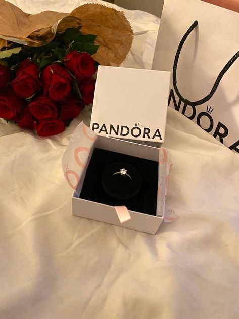 Pandora Engagement Ring, Promise Rings Pandora, Pandora Bracelet Charms Ideas, Cute Promise Rings, Presents For Girlfriend, Gifts For Gf, Pandora Ring, Couples Love, Valentines Roses