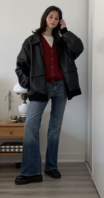 Hazel Callahan Bottoms Outfits, Style Inspiration Layering, Cool Layering Outfits, Basic Layering Outfits, Easy Layered Outfits, Layered Cardigan Outfit, Layered Jacket Outfit, Layered Winter Outfits Street Style, Jacket Layering Outfit