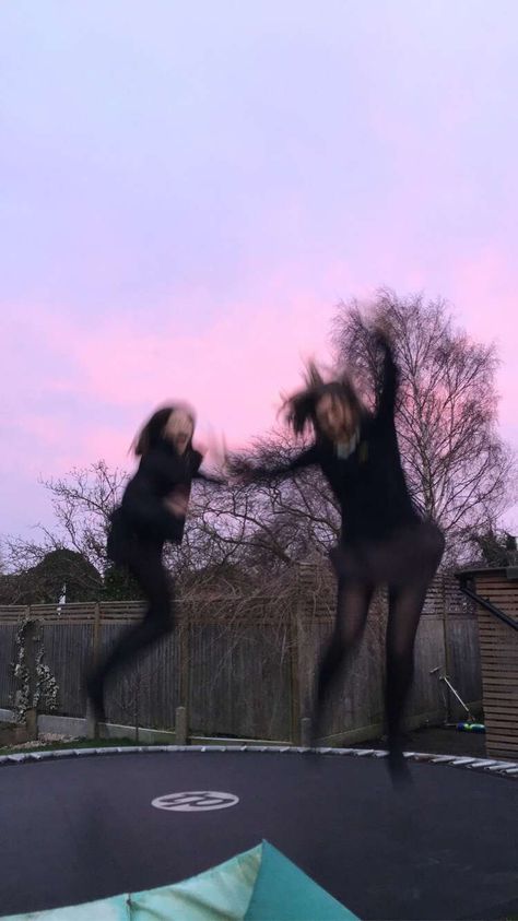 Trampolining Aesthetic, Aesthetic Summer Pictures With Friends, Teenage Nostalgia Aesthetic, Trampoline Fort Aesthetic, Trampoline Photoshoot, Trampoline Park Photo Ideas, Trampoline Aesthetic, Trampoline Pictures, Trampoline Photography