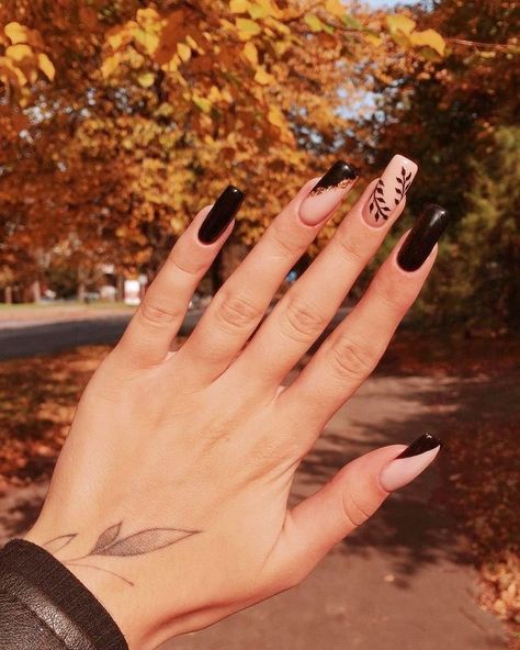 2023 Nails Summer, White Nails Simple, French Tip Nails White, Black Acrylic Nail Designs, Black Ombre Nails, Hollywood Nails, Black Coffin Nails, 2023 Nails, Black Acrylic Nails