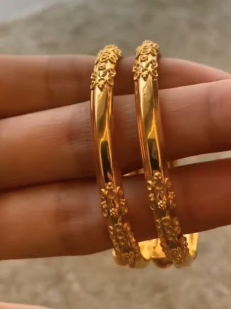 Gold Bangles Design Latest, Simple Gold Bangle, Latest Earrings Design, Bangles Collection, Wedding Jewelry Sets Bridal Jewellery, Bangle Design, Delicate Gold Jewelry, Gold Bangles For Women, Engagement Rings Couple