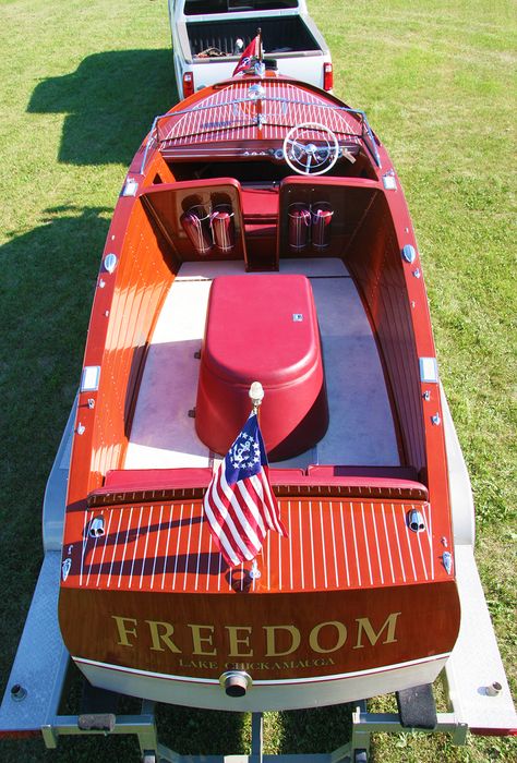 Chris Craft 22 ft Sportsman Mahogany Boat, Chris Craft Boats, Runabout Boat, On Golden Pond, Morning Wood, Classic Wooden Boats, Chris Craft, Beyond The Sea, Vintage Boats