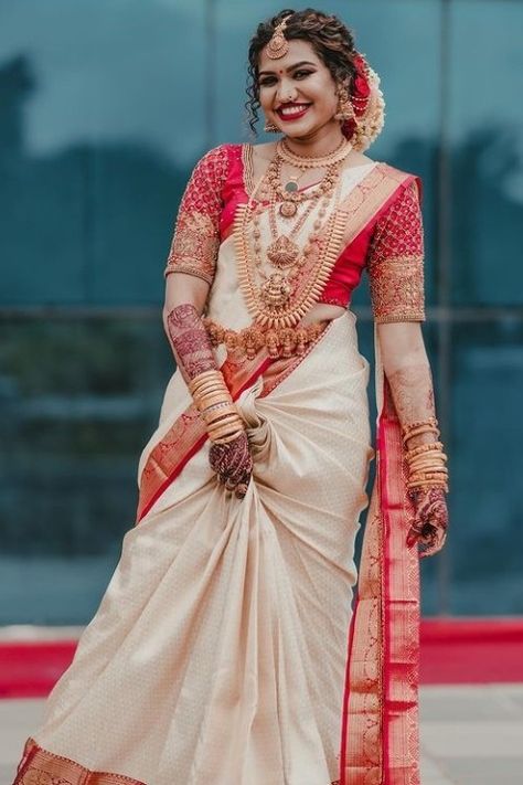 Cream Wedding Saree, Tamil Wedding Saree, Buddhist Wedding Dress, Muhurtham Saree, South Saree, Bridal Mendhi, Red And White Saree, Cream Saree, South Indian Wedding Hairstyles