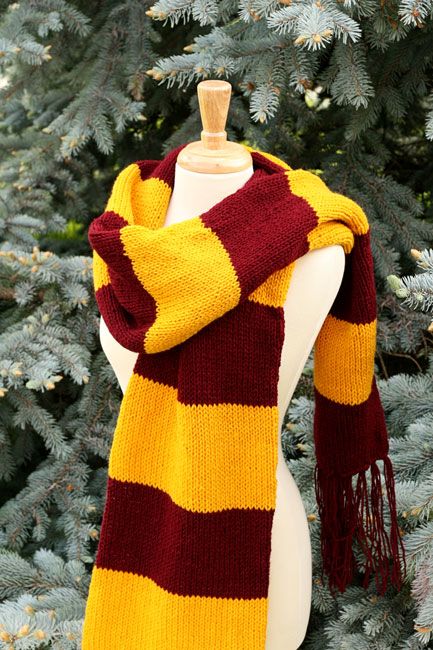 Harry Potter scarf - sold a few in my esty store - bushnell knitting. Harry Potter Scarf Crochet, Crochet Harry Potter Scarf, Trick Or Treating Aesthetic, Scarf Harry Potter, Halloween Party Aesthetic, Outdoor Halloween Decorating, Aesthetic Halloween Party, Casual Halloween Outfits, Harry Potter Knit