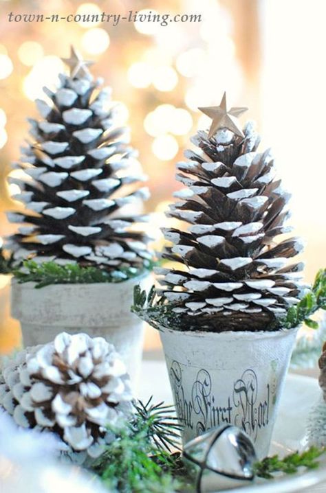 Pine Cone Diy, Ideas Decoracion Navidad, Cones Diy, Pine Cone Christmas, Pinecone Crafts Christmas, Săpunuri Handmade, Pine Cone Christmas Tree, Diy Pinecone, Cone Christmas Trees