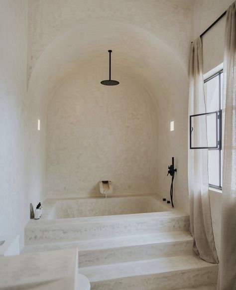 Concrete Bathtub, Indoor Jacuzzi, Bathroom Spa, Wet Rooms, Outdoor Shower, Beautiful Bathrooms, Bathroom Makeover, Dream Home Design, Puglia