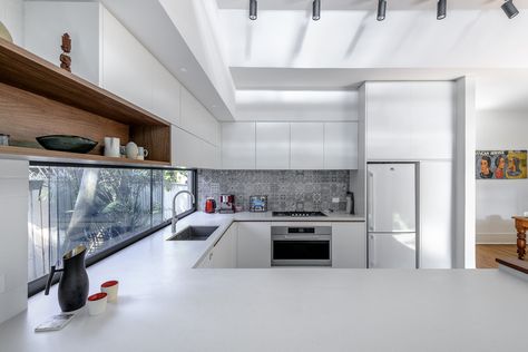 Gallery of Randwick Pavilion / MASQ architecture - 10 Kitchen Horizontal, U Shaped Kitchen Island, U Shaped Modular Kitchen Design, Small U Shaped Kitchens, Small U Shaped Kitchen, Interior Design Per La Casa, Flat Panel Cabinets, U Shaped Kitchen, Kitchen Designs Layout