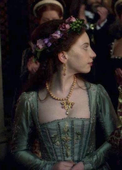 Tudor Women, Tudors Costumes, The Tudors Costumes, Elizabeth Tudor, The Tudors Tv Show, Tudor Gown, Princesa Elizabeth, Period Jewelry, 16th Century Fashion